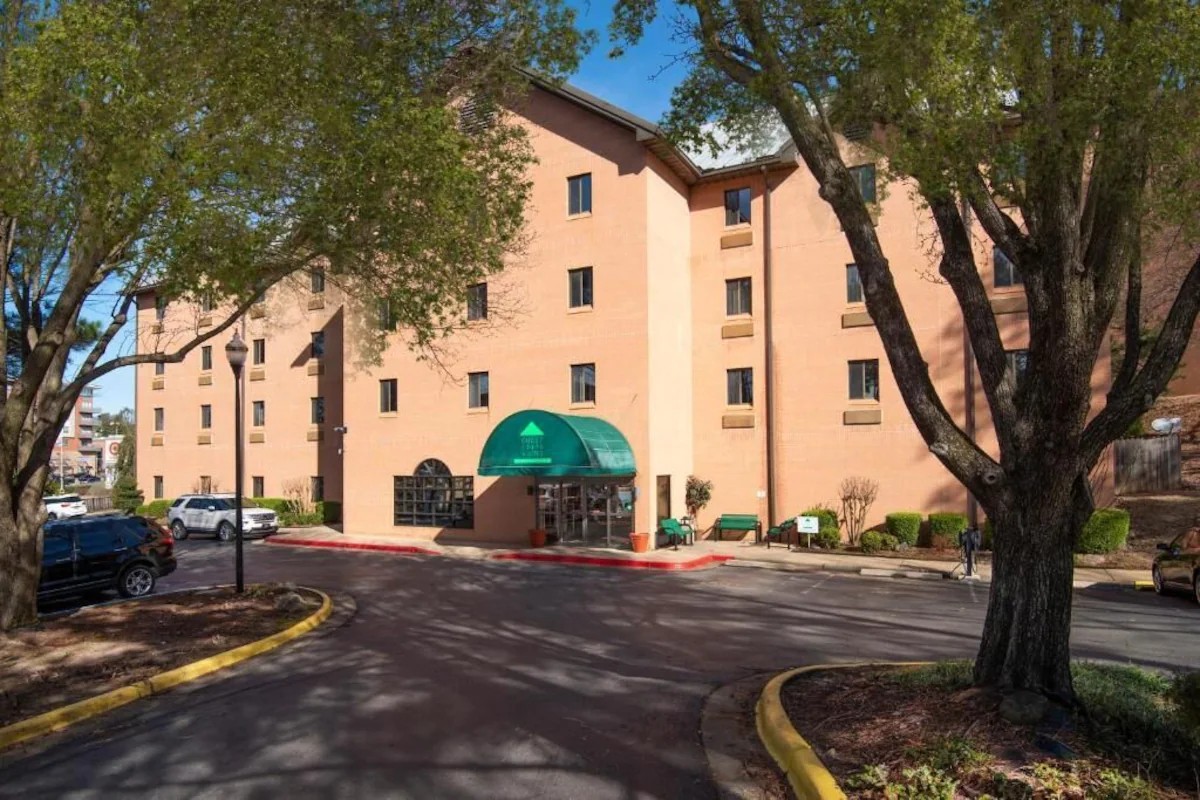 Guesthouse Inn & Suites Lexington in Lexington, the United States from ₹  5,470: Deals, Reviews, Photos | momondo